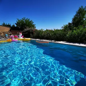 https://magnifique-gite-en-pierres-6-personnes-avec-piscine.hotels-rhonealpes.com