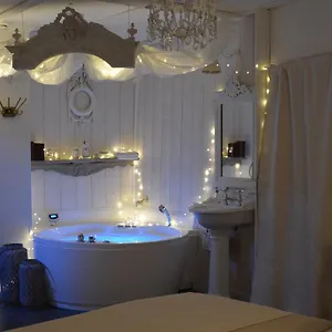 https://l-escapade-aixoise-sauna-balneo-jacuzzi-petit-dejeuner.fr-provencehotel.com